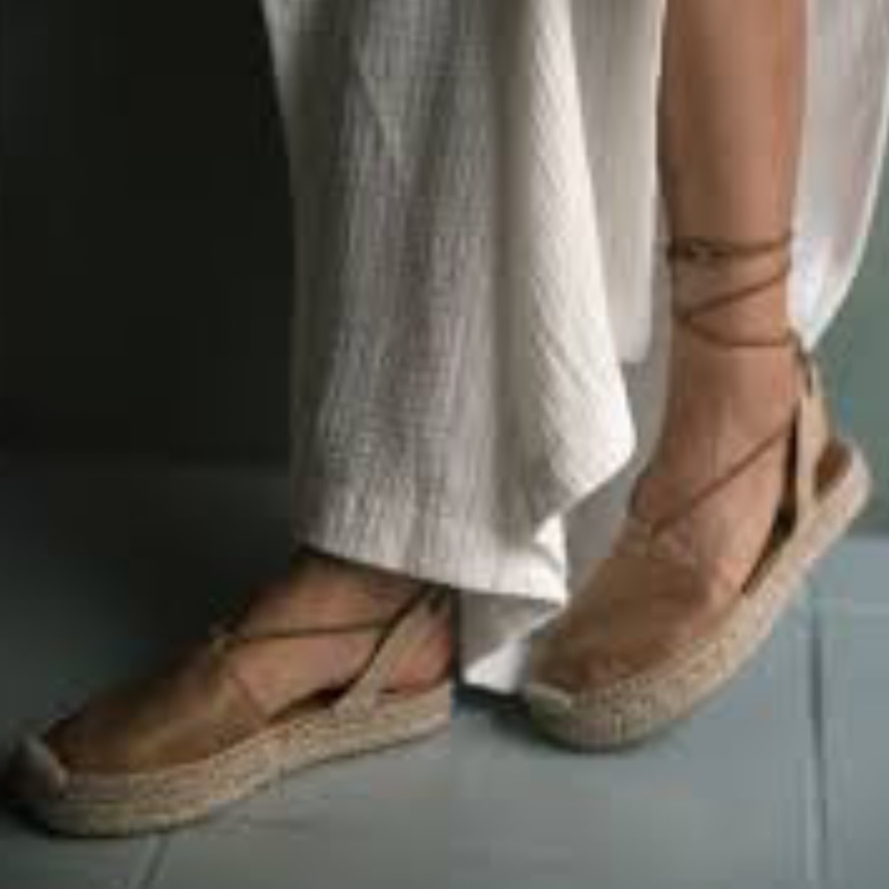 NEW Alohas Christina's Camel 39